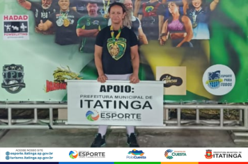 Honra e Dedicação: Nossa Atleta de Powerlifting Brilha em Peruibe-SP!