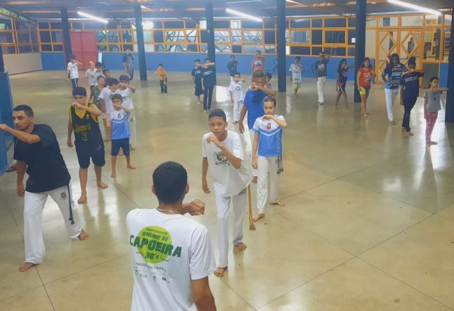AULAS DE CAPOEIRA NO CIEEL!